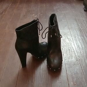 Heeled boots